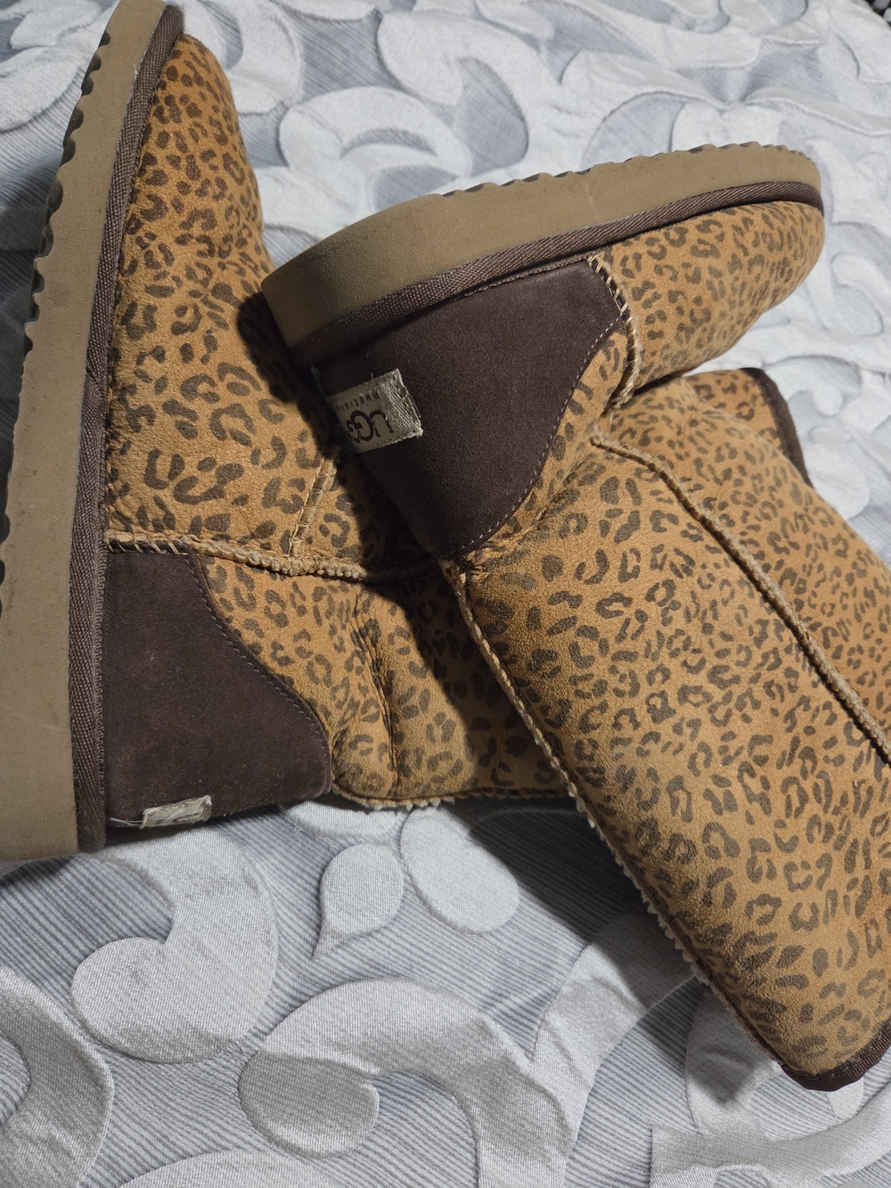 UGG Men's Leopard-Print Short Boots in Brown and Dark Brown